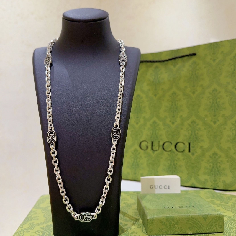G*u*i necklaces